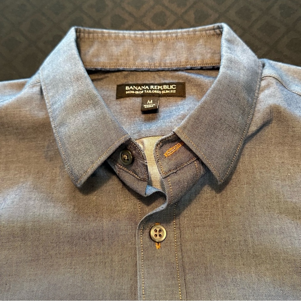 Banana Republic Men’s Non-Iron Dress Shirt - Tailored Slim Fit- Medium